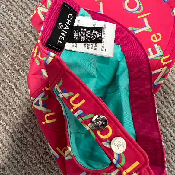 RARE!! CHANEL 2019 LOGO Baseball Cap - Picture 4 of 8